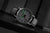 Reloj Mondaine stop2go para hombre con esfera blanca, caja gris y correa de cuero gris.