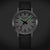 Reloj de hombre con correa de cuero negra, esfera blanca y manecillas luminosas verdes