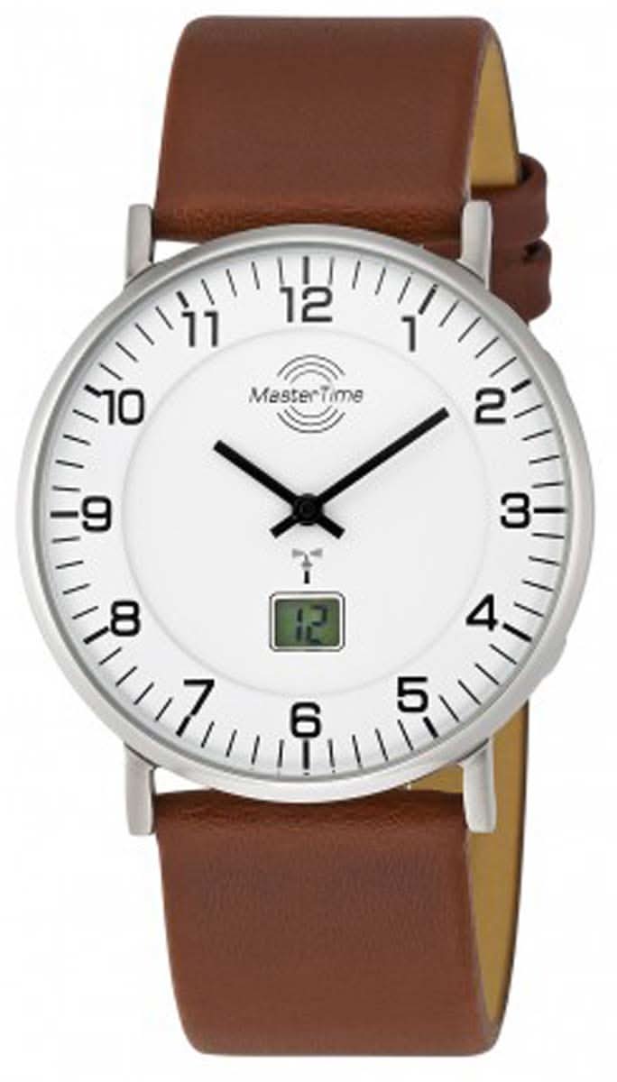 Reloj de hombre con esfera blanca, agujas negras y correa de cuero marrón