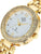 Reloj de mujer en primer plano: caja dorada, bisel brillante y esfera blanca