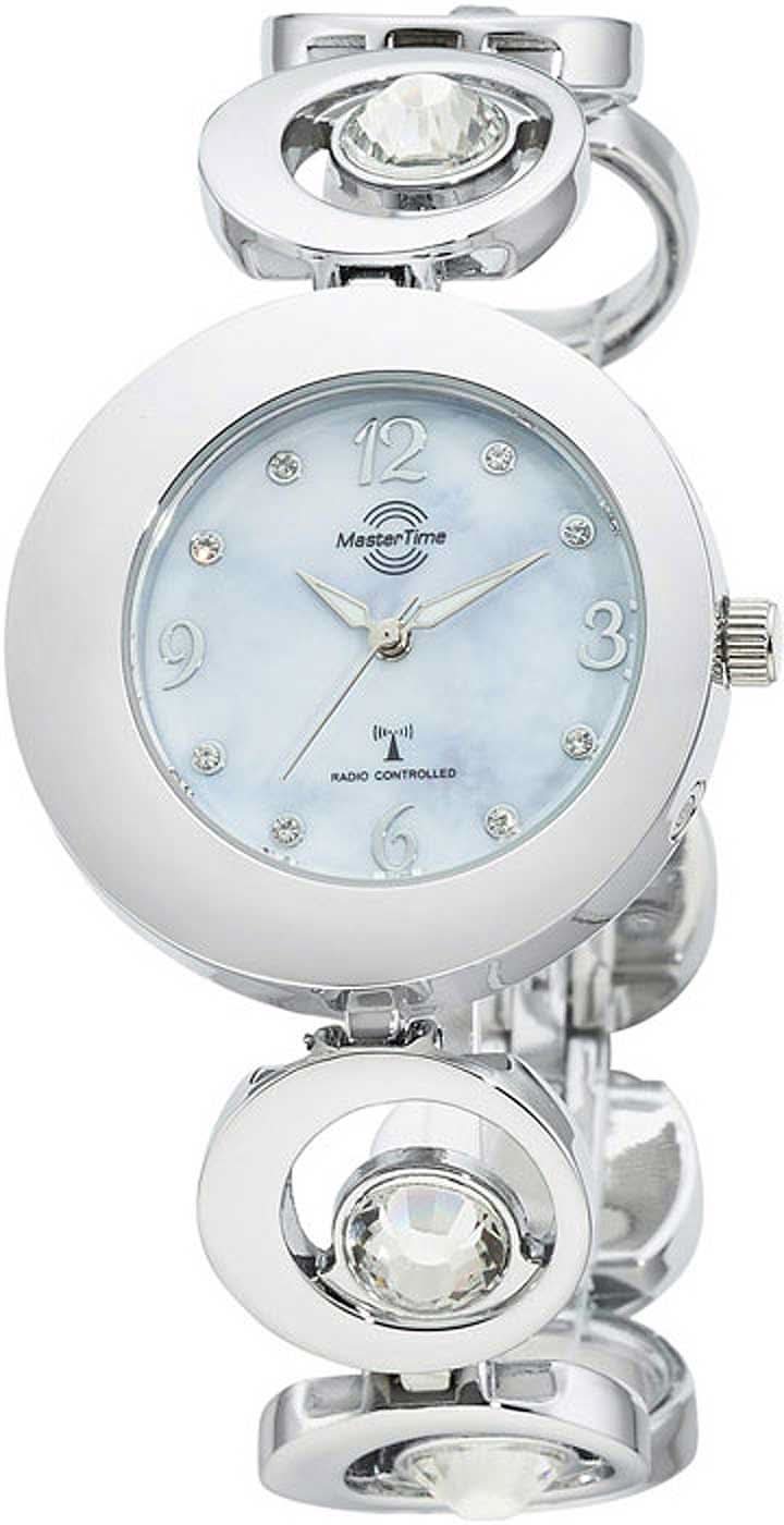"Reloj de mujer con caja redonda plateada, esfera azul y brazalete de metal"