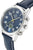 "Reloj de mujer en detalle: esfera azul redonda, manecillas amarillas, correa de cuero, caja de acero"