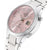 "Reloj de mujer con esfera rosa, manecillas analógicas y ventana de visualización digital rectangular"