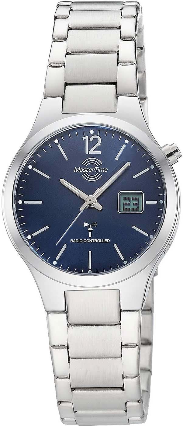 Reloj de pulsera plateado con esfera azul y correa de metal, con visualización de fecha