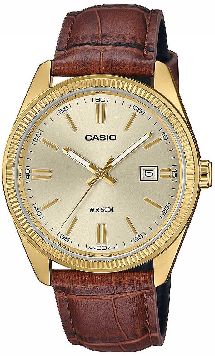 Reloj Casio para hombre con bisel dorado, esfera beige y correa de cuero marrón con fecha