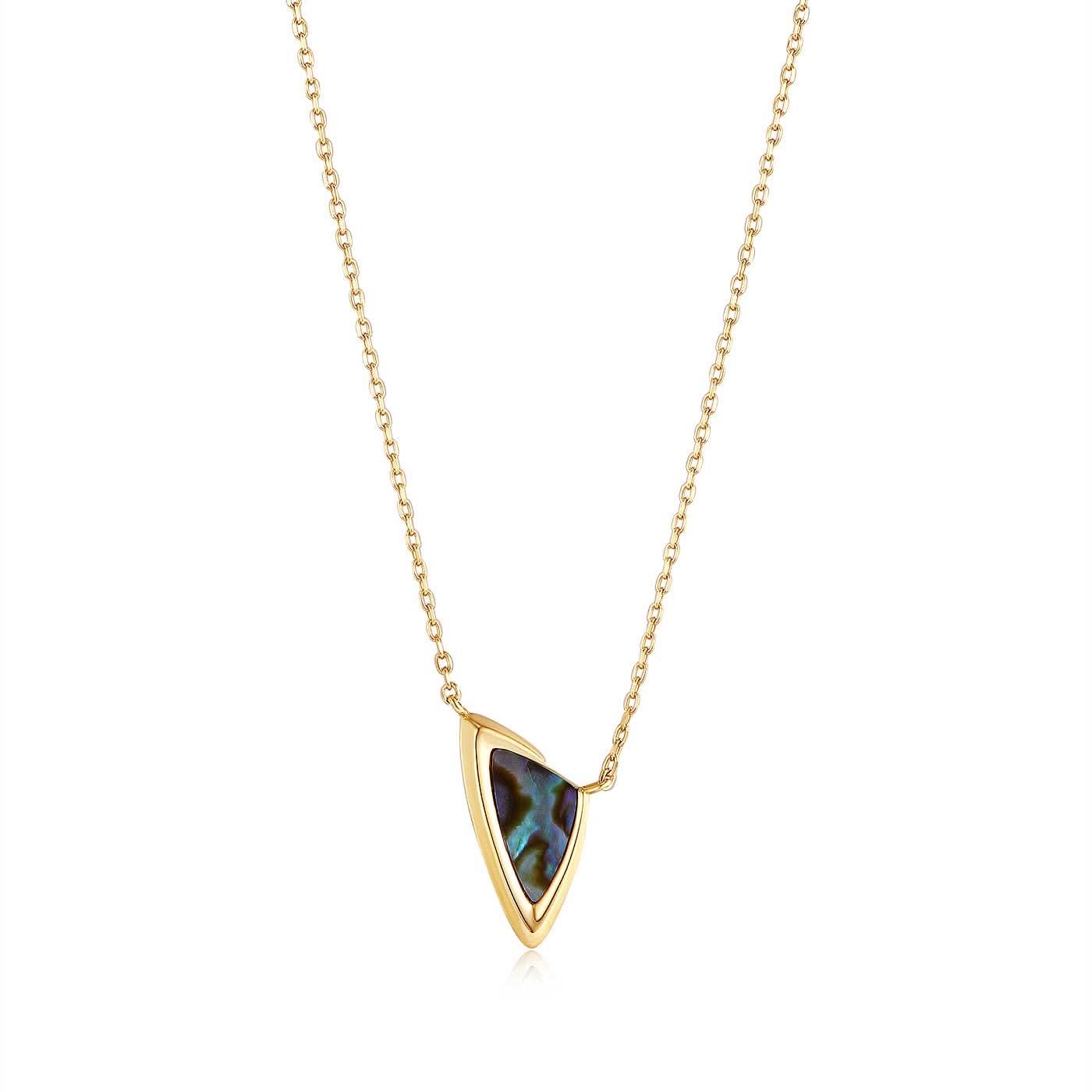 Collar dorado con colgante triangular y piedra de abulón, cadena fina