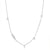 Collar plateado con colgante geométrico adornado con piedras