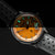 Reloj de pulsera para hombre con esfera naranja e índices luminosos, correa de cuero gris
