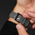 Pulsera de cuero con hebilla y fila de agujeros, grabado con núcleo de madera, para reloj de hombre