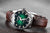 Pulsera de hombre con correa de cuero marrón y caja redonda, esfera verde