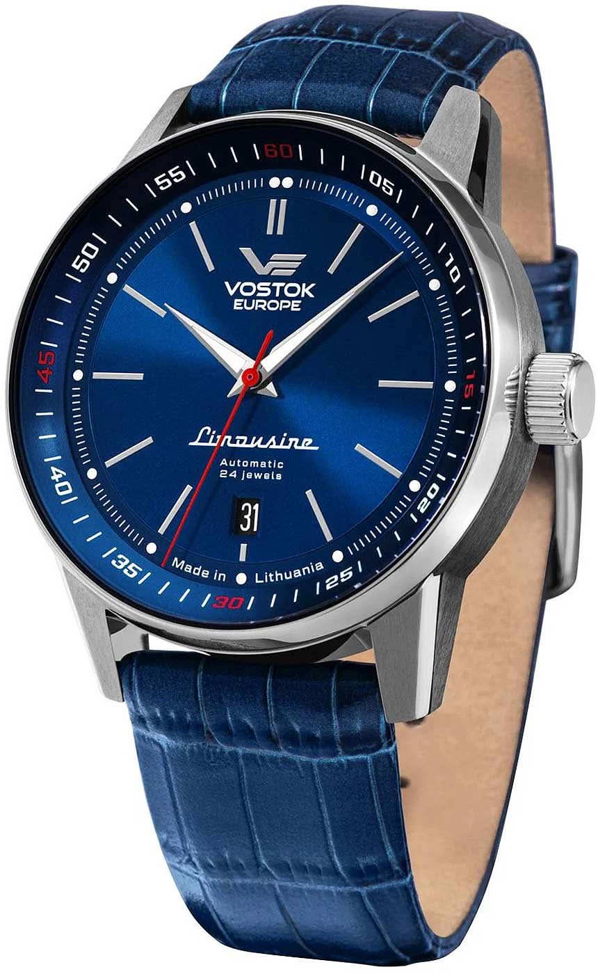 Reloj de hombre: esfera azul, manecillas rojas, correa de cocodrilo azul, caja de acero inoxidable