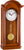 Reloj de pared redondo de madera marrón con péndulo, esfera y cuerpo del péndulo en tono dorado