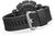 Reloj de hombre con correa negra y hebilla de metal, caja oscura con tornillos