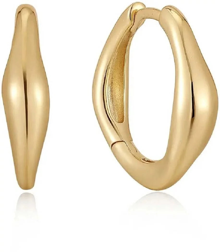 Aros curvos con acabado liso en oro, forma de anillo ovalado