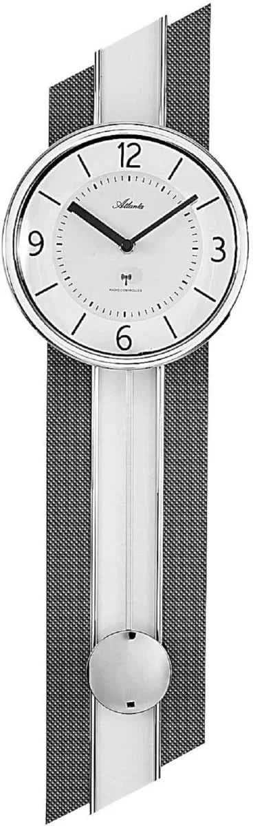 Reloj de pared con esfera redonda, números romanos y pesa de péndulo visible
