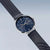 Reloj de hombre: esfera azul oscuro con subesfera de cronógrafo y correa milanesa azul
