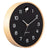 Reloj de pared de madera con esfera negra, números blancos y adorno de mecanismo de reloj