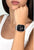 Reloj inteligente unisex en la muñeca con correa de malla de acero inoxidable plateado y pantalla negra