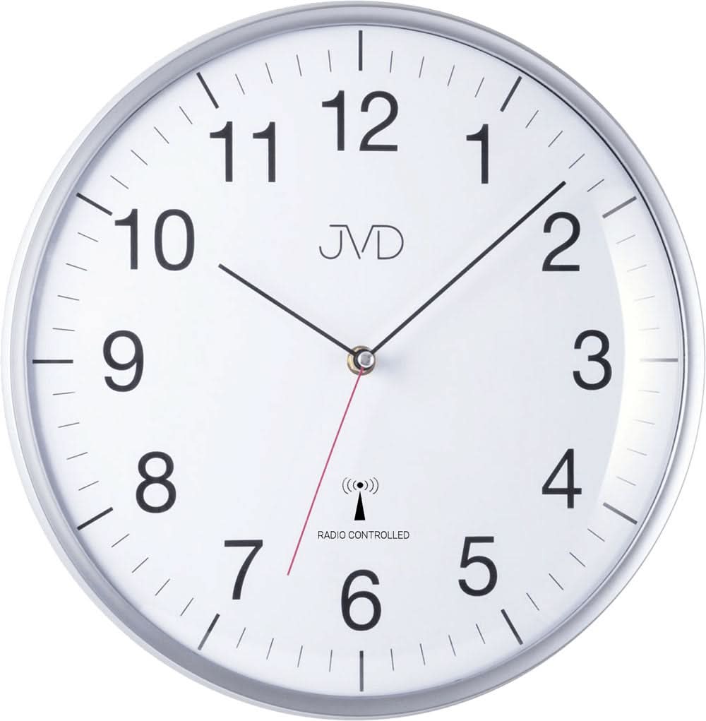 Reloj de pared radiocontrolado con esfera blanca y marco gris, números y manecillas redondos