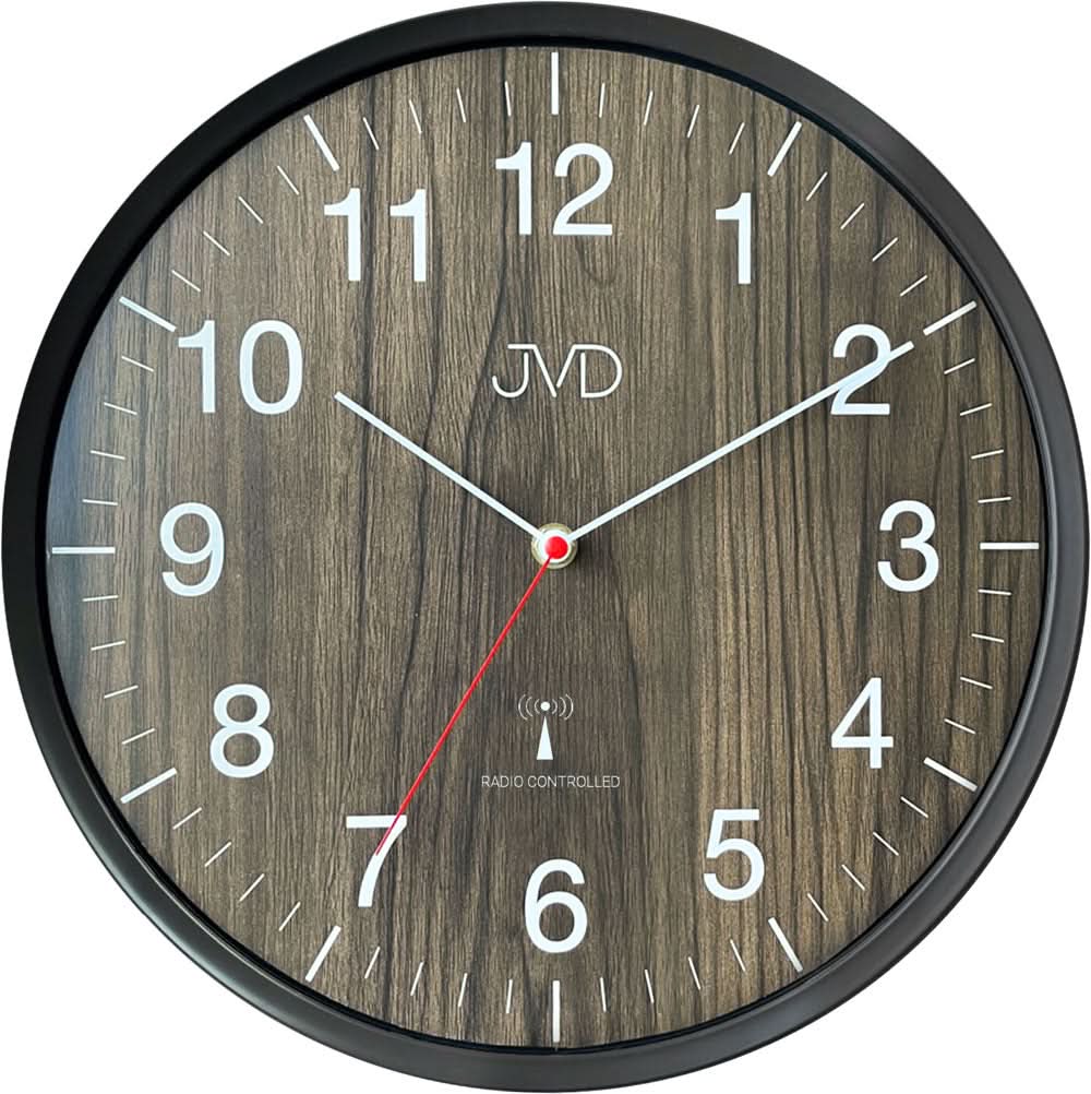 Reloj de pared redondo con veta de madera, marco negro, números grandes y segundero rojo JVD