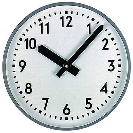 Reloj de pared con caja redonda de metal, esfera blanca y manecillas negras