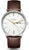 Reloj de hombre con correa de cuero marrón, esfera blanca y fecha a las 3
