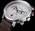 "Reloj de hombre frontal: esfera blanca, correa de cuero marrón, detalles rojos, cronógrafo"