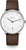 Reloj de hombre con correa de cuero marrón, caja plateada y esfera blanca, manecillas azules