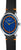 Reloj para hombre con esfera azul y correa de cuero negra, corona visible en el lateral