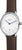 "Reloj de mujer frontal: esfera blanca con manecilla azul, correa de cuero marrón"