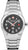 Reloj plateado para hombre con esfera negra, manecillas rojas y pulsera de metal.