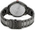 Vista trasera de reloj para hombre: pulsera de metal gris, caja redonda con relieve