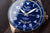 Reloj de pulsera para hombre Detalle: esfera azul con texto automático y manecillas