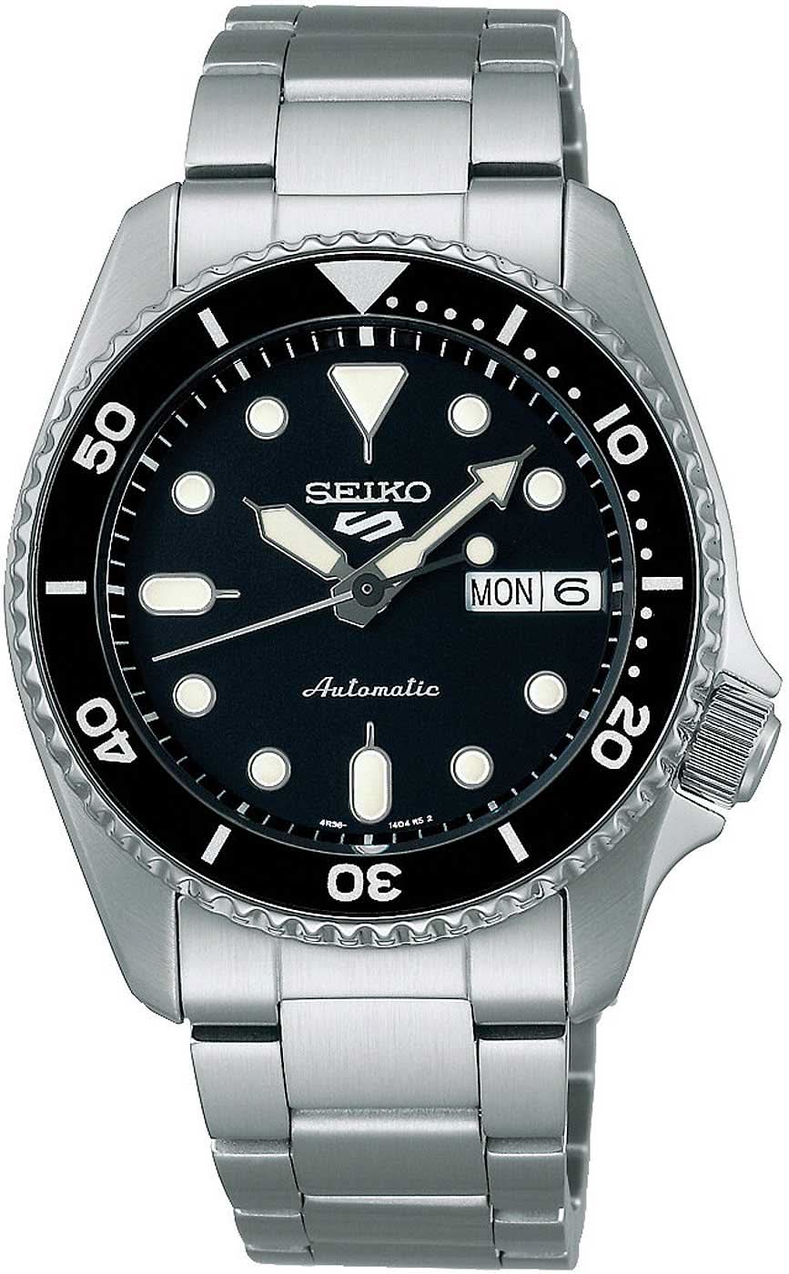 Reloj Seiko para hombre con esfera negra, correa de acero y visualización de fecha "LUN"