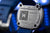 Fondo de caja de reloj con texto "HYDROGEN" y tornillos, sobre correa azul
