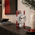 Reloj de mesa esqueleto con esfera redonda blanca, manecillas negras y barras rojas