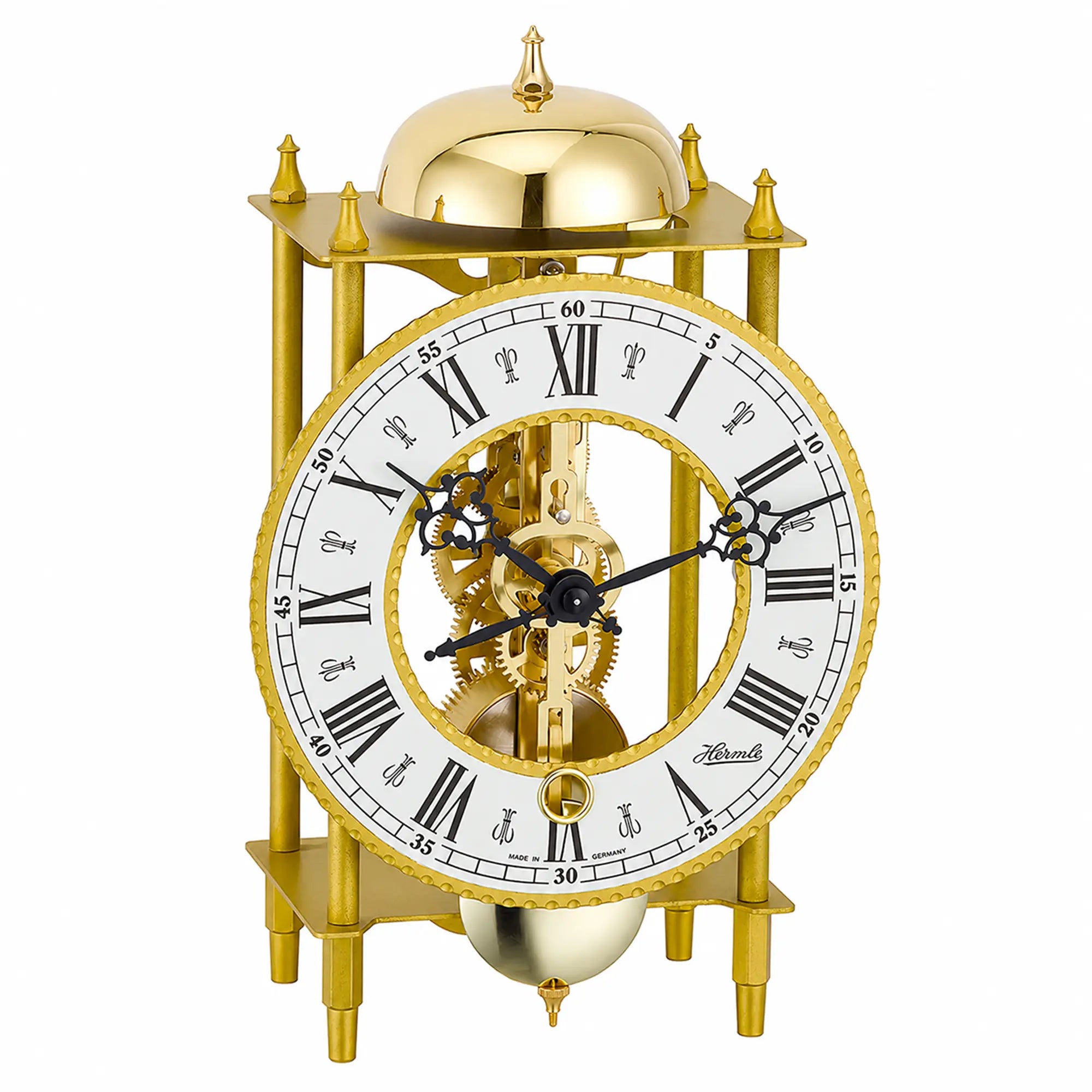 Reloj de mesa con caja de metal dorado, cúpula de cristal semicircular y esfera romana
