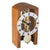 Reloj de mesa de madera en vista frontal: movimiento esqueleto, números romanos y esfera de péndulo