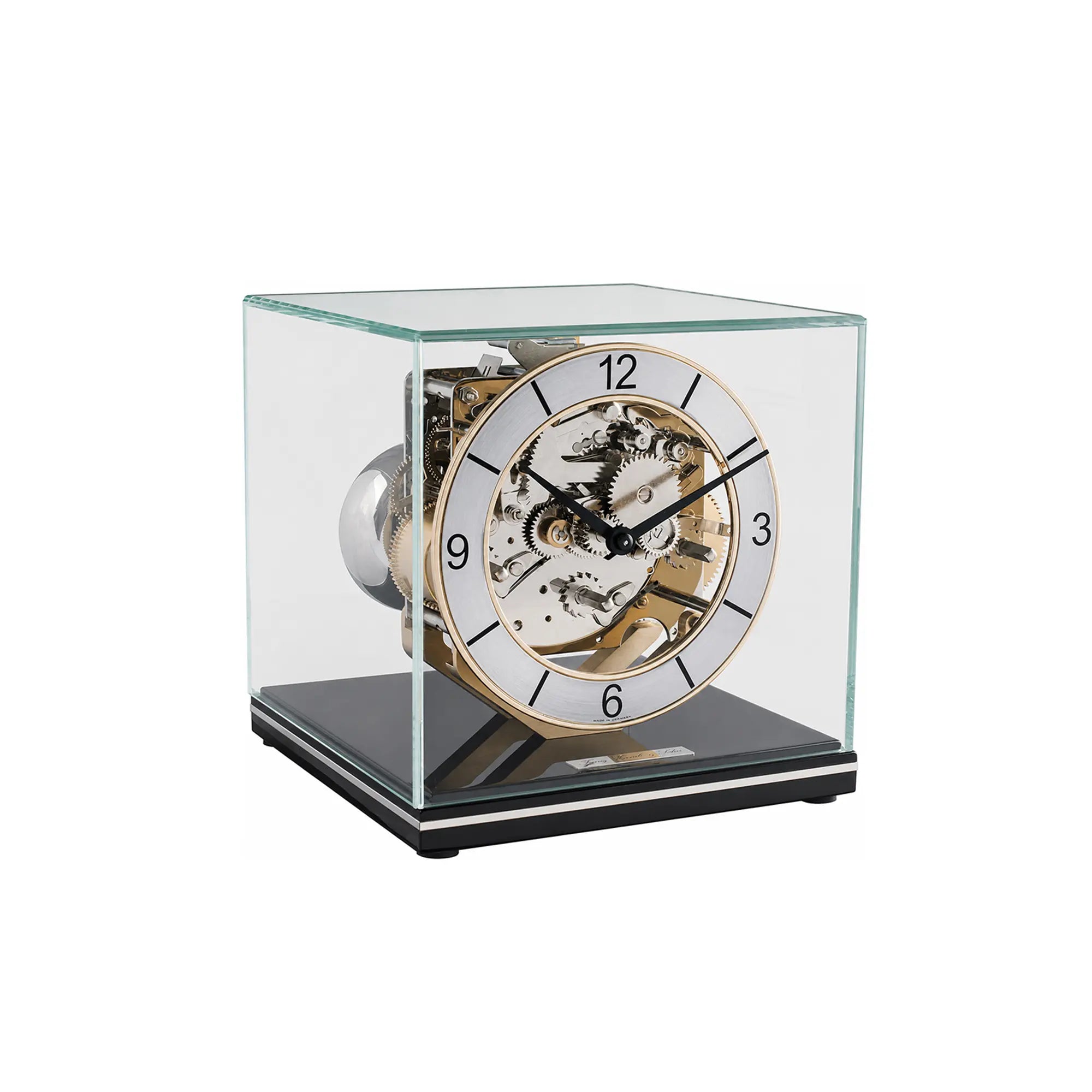 Reloj de mesa en caja de cristal transparente con esfera redonda, números romanos y mecanismo