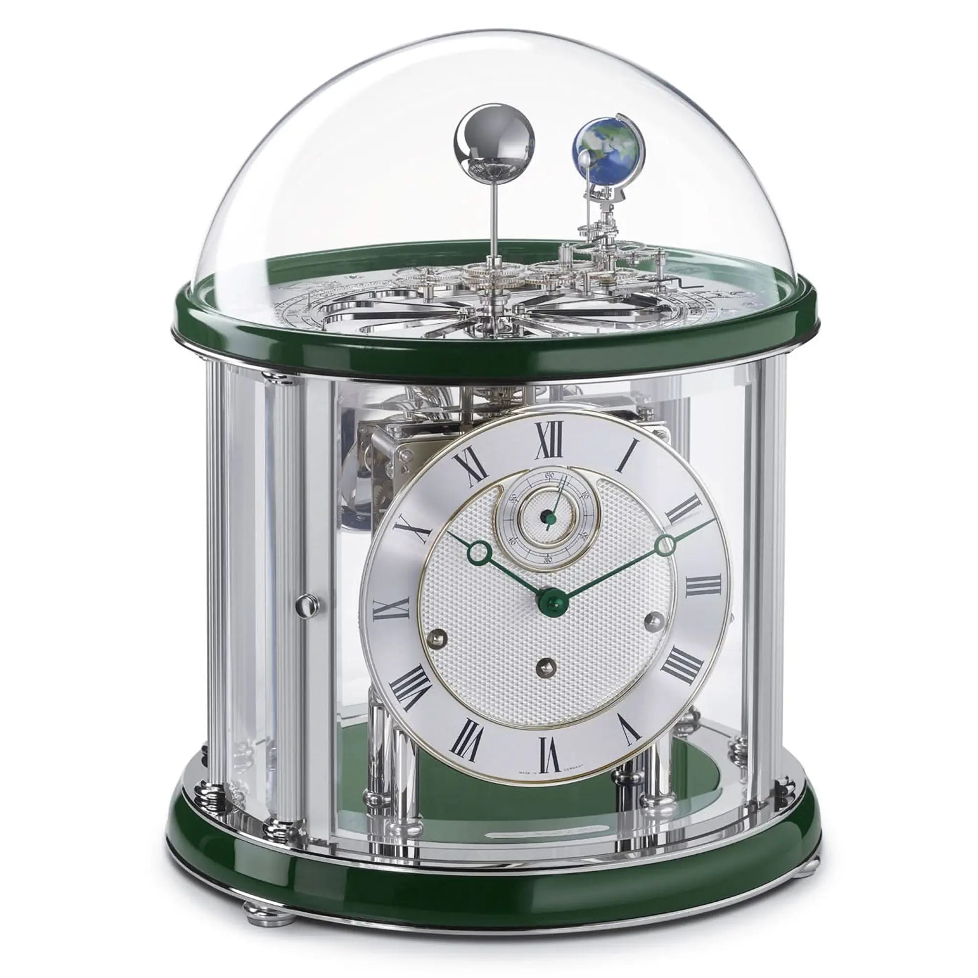 Reloj de mesa Hermle con cúpula de cristal transparente y base verde, esfera romana