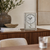Reloj de mesa con péndulo de cuarzo AMS F5190Q, plateado • Mecanismo de péndulo de cuarzo • Carcasa de metal con cristal mineral