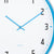 Detailansicht Wanduhr Karlsson: blaue Zeiger, schwarze Ziffern und hellblauer Rand