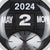 Nahaufnahme Wanduhr: Klappzahlen 2024, MAY 2, MON und analoges Zifferblatt mit Zeigern