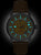 Reloj de hombre con caja redonda, índices luminosos, esfera amarilla y correa de piel marrón