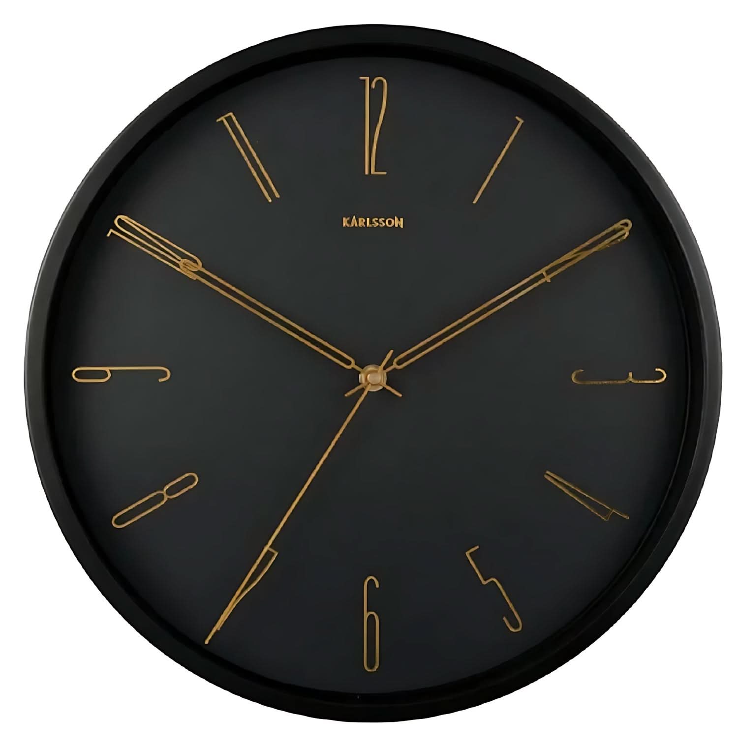 Reloj de pared Karlsson con esfera negra y manecillas doradas, diseño minimalista