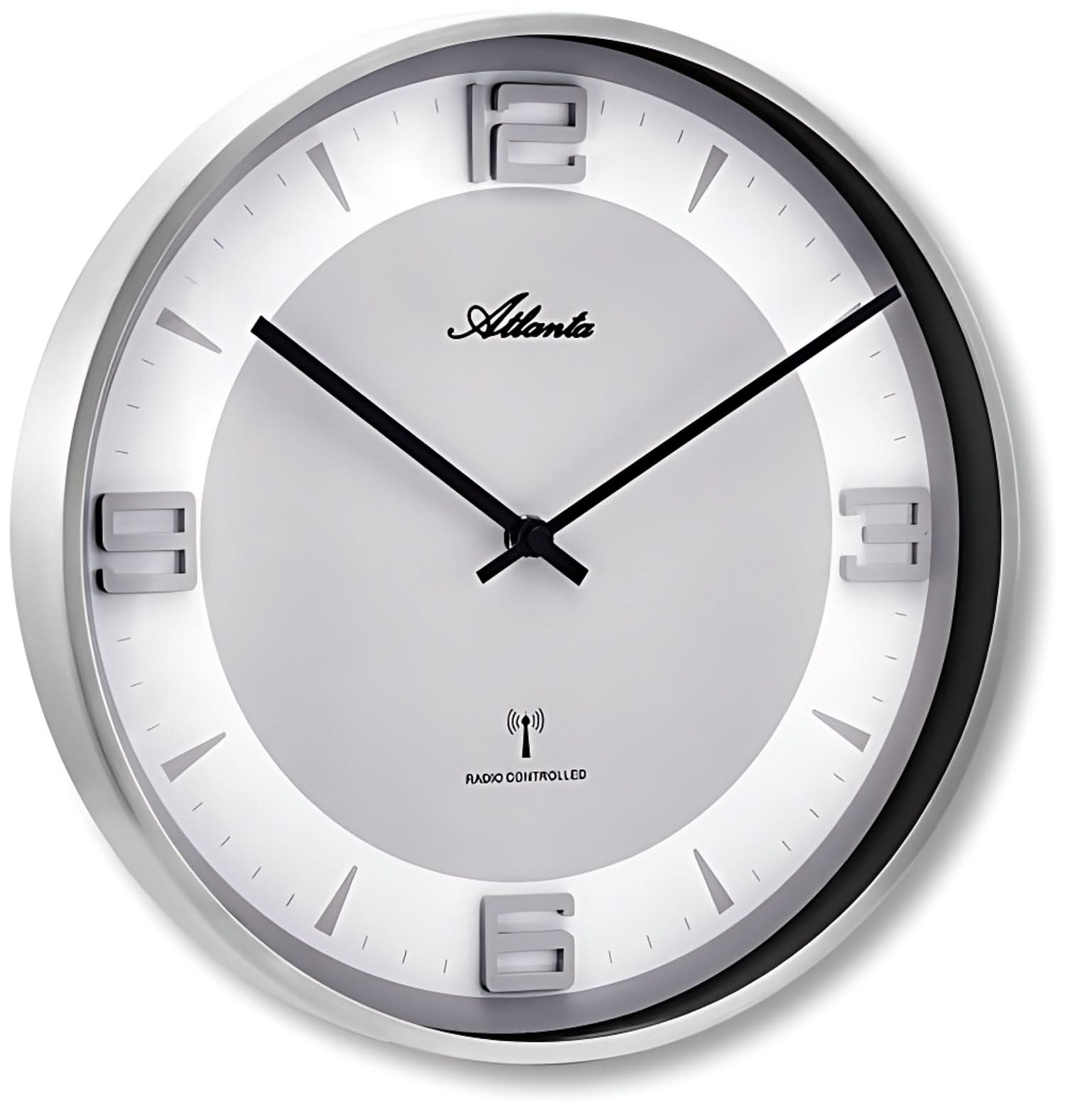 Reloj de pared radiocontrolado: marco redondo plateado, esfera blanca, manecillas negras