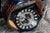 Reloj de hombre con esfera negra y correa de cuero marrón