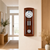 Reloj de pared de madera en la pared con esfera redonda, péndulo y gong redondo en marco de madera