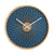 Reloj de pared con marco redondo de madera, patrón de red azul y manecillas blancas