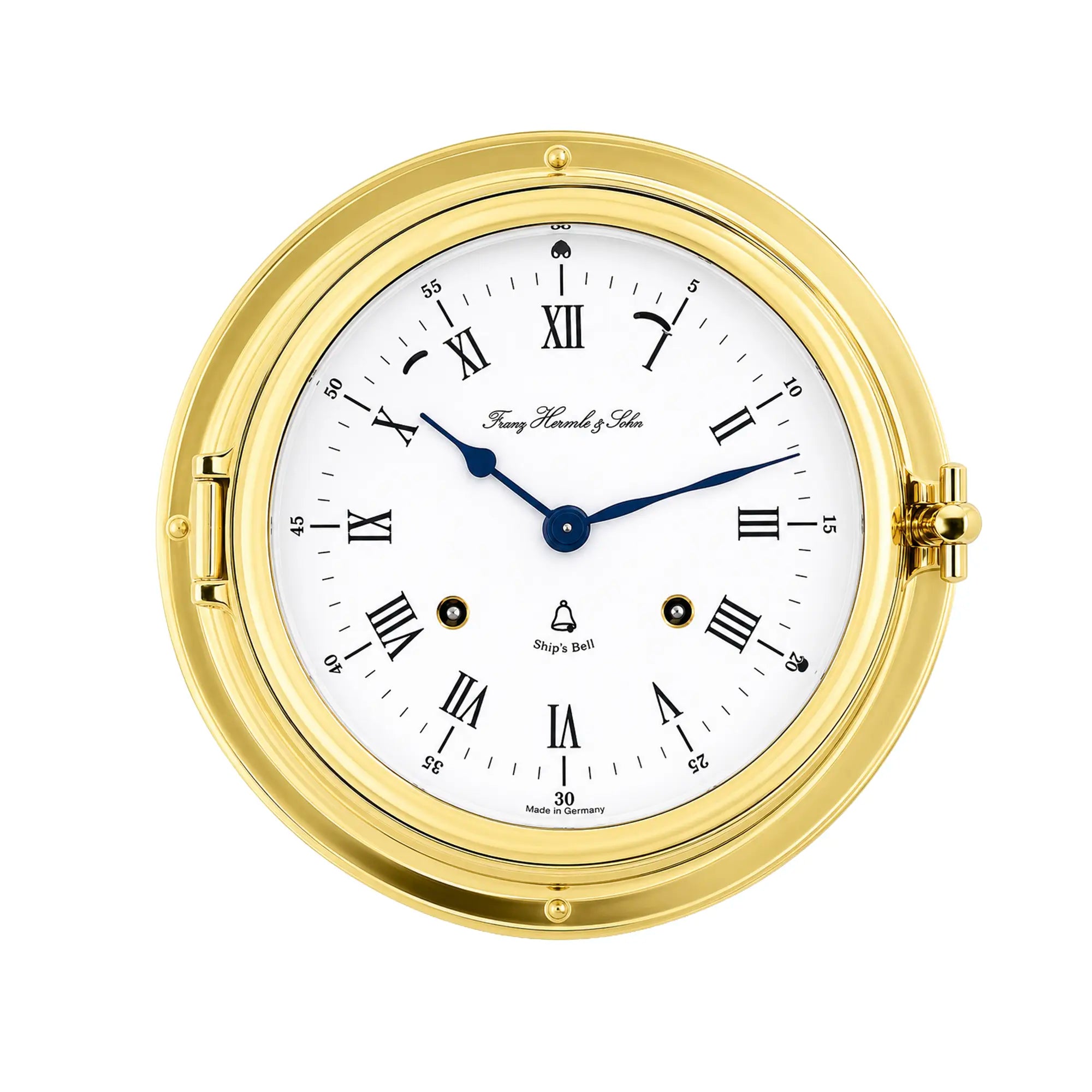 Reloj de pared redondo con marco de latón, esfera blanca y manecillas azules, números romanos.